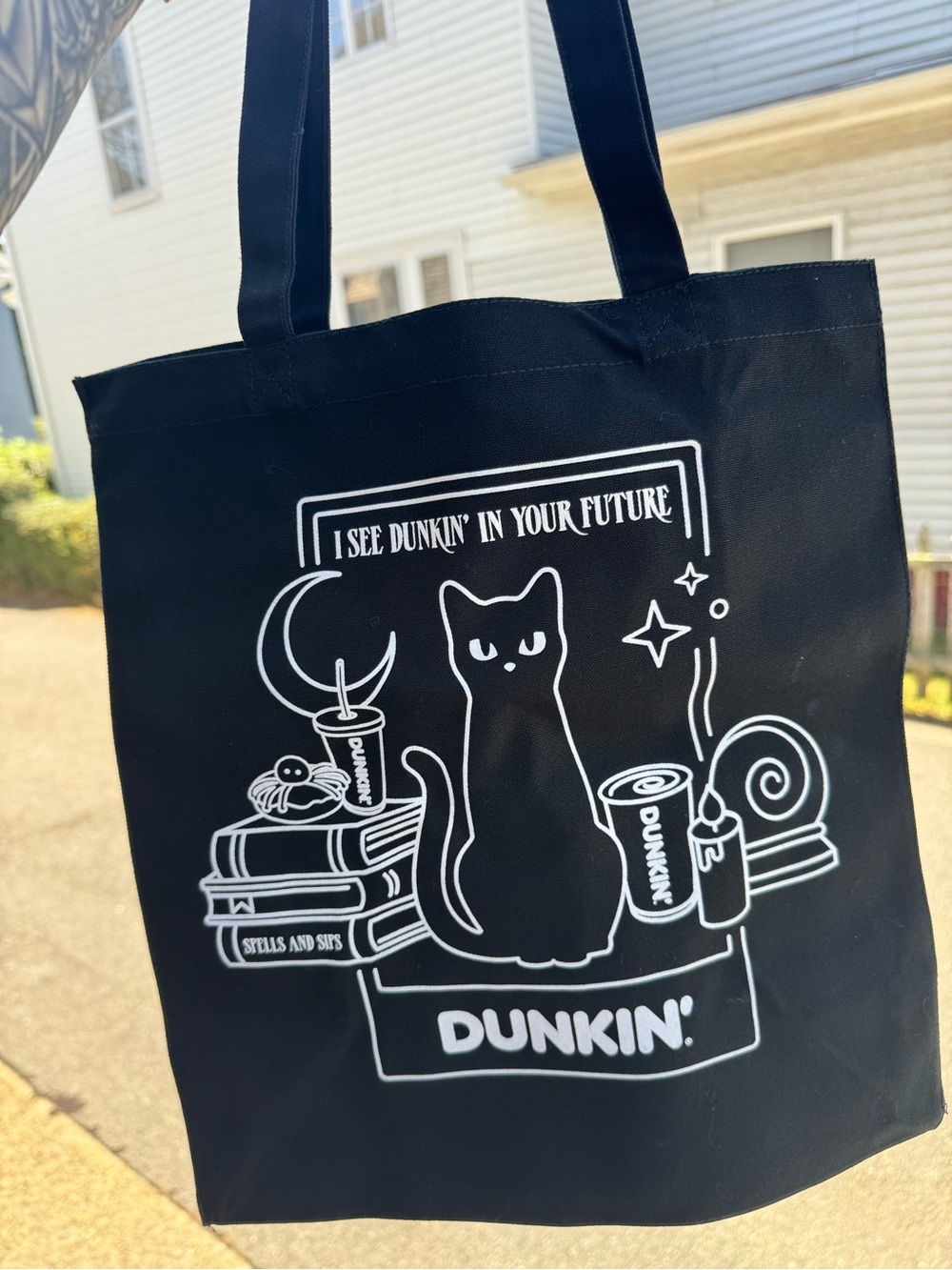 Salem Runs On Dunkin' Donuts Exclusive Halloween Limited Edition Tote NEW